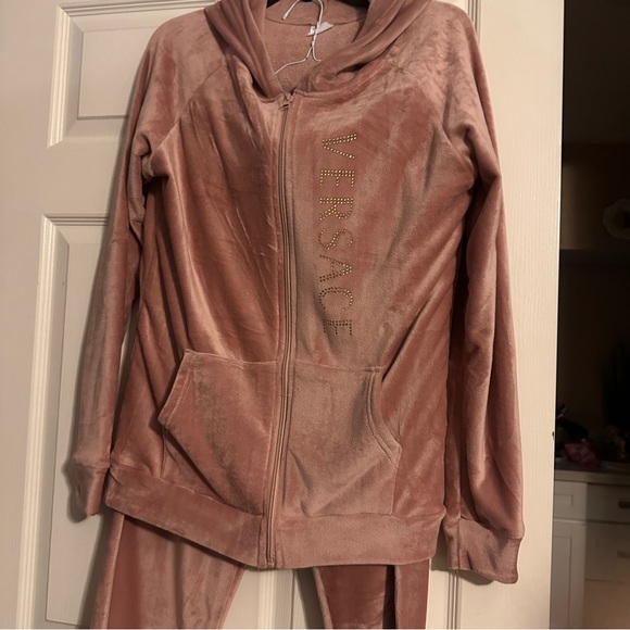 New set , dust pink, comfortable and perfect for the season - Picture 1 of 4